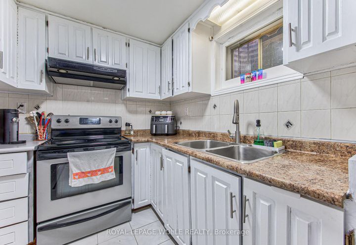 Photo 28 at 2560 Palisander Avenue, Cooksville, Mississauga