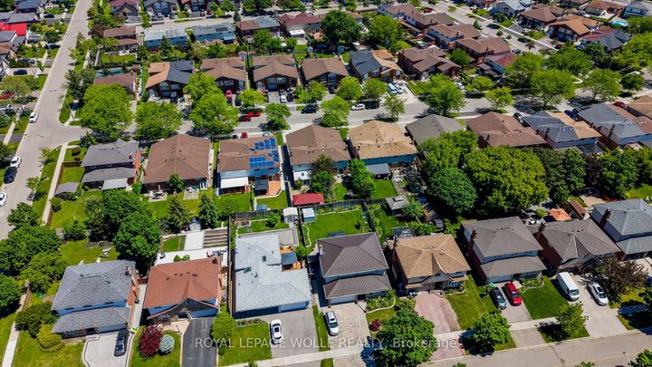 Photo 34 at 2560 Palisander Avenue, Cooksville, Mississauga