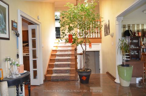 Photo 2 at 15 Brantley Crescent, York University Heights, Toronto