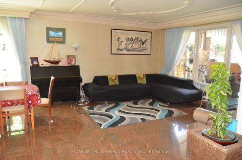 Photo 3 at 15 Brantley Crescent, York University Heights, Toronto