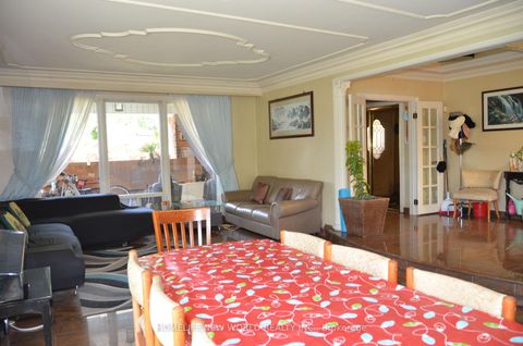 Photo 5 at 15 Brantley Crescent, York University Heights, Toronto