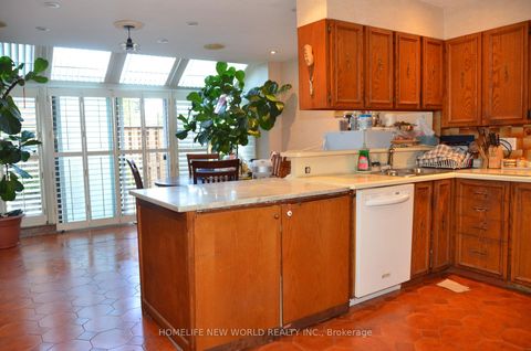 Photo 6 at 15 Brantley Crescent, York University Heights, Toronto