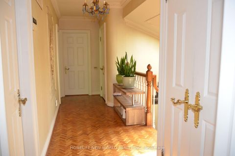 Photo 10 at 15 Brantley Crescent, York University Heights, Toronto