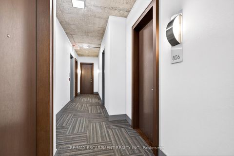Photo 4 at 806 - 399 Adelaide Street W, Waterfront Communities C1, Toronto