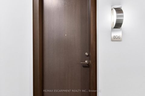 Photo 5 at 806 - 399 Adelaide Street W, Waterfront Communities C1, Toronto