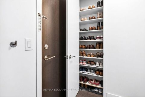 Photo 7 at 806 - 399 Adelaide Street W, Waterfront Communities C1, Toronto