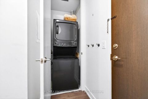 Photo 8 at 806 - 399 Adelaide Street W, Waterfront Communities C1, Toronto