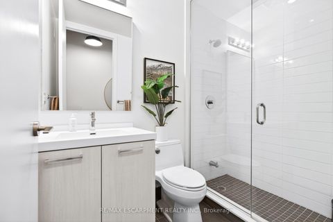 Photo 10 at 806 - 399 Adelaide Street W, Waterfront Communities C1, Toronto