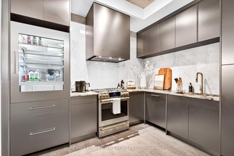 Photo 11 at 806 - 399 Adelaide Street W, Waterfront Communities C1, Toronto