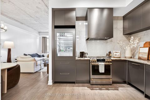 Photo 13 at 806 - 399 Adelaide Street W, Waterfront Communities C1, Toronto