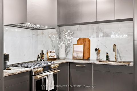 Photo 14 at 806 - 399 Adelaide Street W, Waterfront Communities C1, Toronto