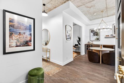 Photo 18 at 806 - 399 Adelaide Street W, Waterfront Communities C1, Toronto