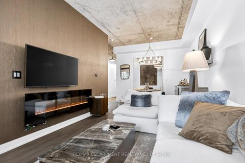 Photo 24 at 806 - 399 Adelaide Street W, Waterfront Communities C1, Toronto