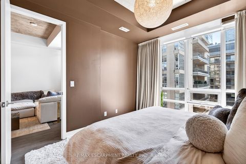 Photo 30 at 806 - 399 Adelaide Street W, Waterfront Communities C1, Toronto