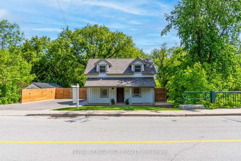 Photo 1 at 136 Main Street, Schomberg, King