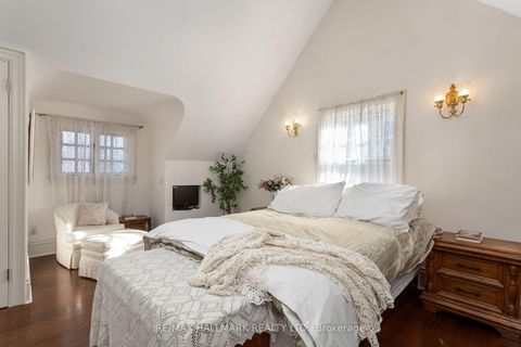 Photo 11 at 60 Indian Grove, Swansea, Toronto