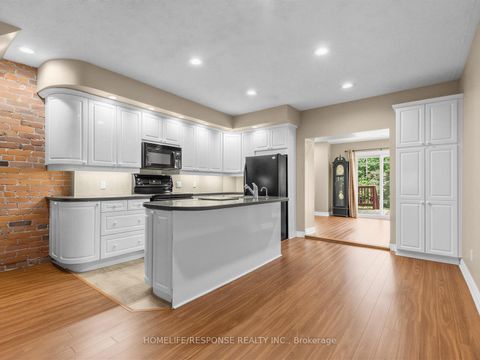 Photo 10 at 127 Lee Avenue, The Beaches, Toronto