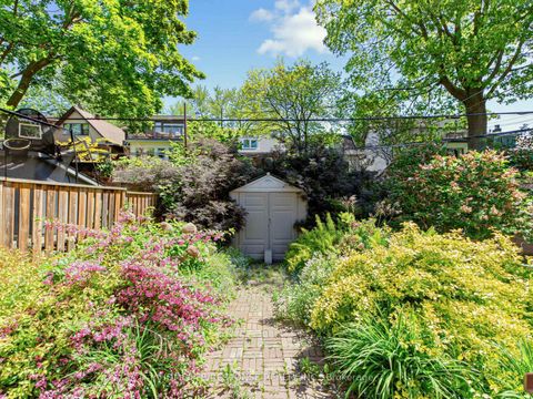 Photo 34 at 127 Lee Avenue, The Beaches, Toronto
