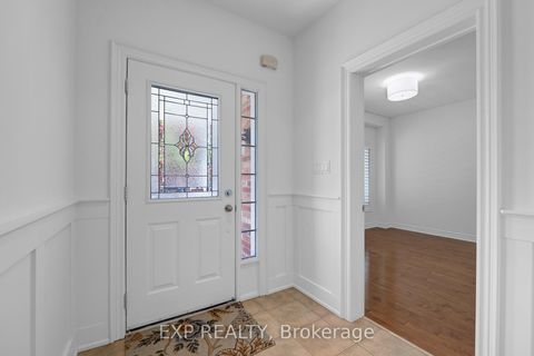 Photo 3 at 16 Haverhill Terrace, Bayview Wellington, Aurora
