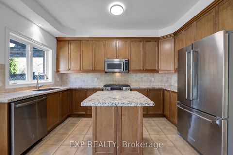 Photo 9 at 16 Haverhill Terrace, Bayview Wellington, Aurora