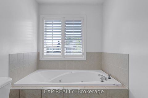 Photo 25 at 16 Haverhill Terrace, Bayview Wellington, Aurora