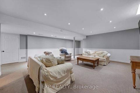 Photo 39 at 16 Haverhill Terrace, Bayview Wellington, Aurora