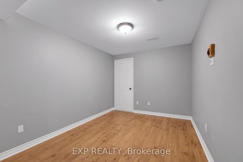 Photo 43 at 16 Haverhill Terrace, Bayview Wellington, Aurora