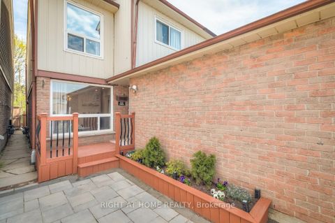 Photo 2 at 37 McKnight Drive, Malvern, Toronto