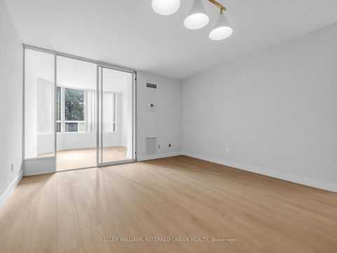 Photo 10 at 217 - 7 Bishop Avenue, Newtonbrook East, Toronto