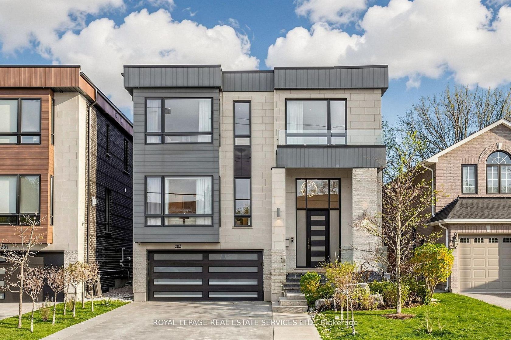 203 Crestwood Road, Yorkhill, Vaughan photo number 2