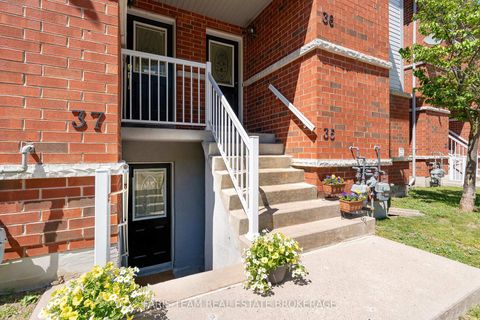 Photo 3 at 37 - 241 Ferndale Drive S, Ardagh, Barrie