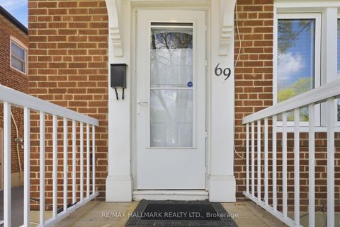 Photo 5 at 69 Thursfield Crescent, Leaside, Toronto