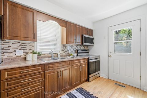Photo 11 at 69 Thursfield Crescent, Leaside, Toronto
