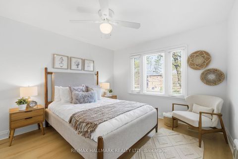 Photo 18 at 69 Thursfield Crescent, Leaside, Toronto