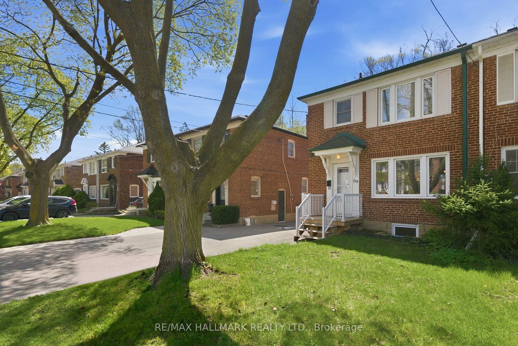 69 Thursfield Crescent, Leaside, Toronto photo 2