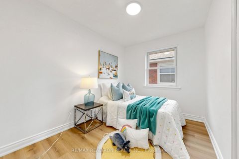Photo 27 at 20 Doonaree Drive, Donalda, Toronto