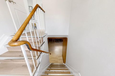 Photo 34 at 20 Doonaree Drive, Donalda, Toronto