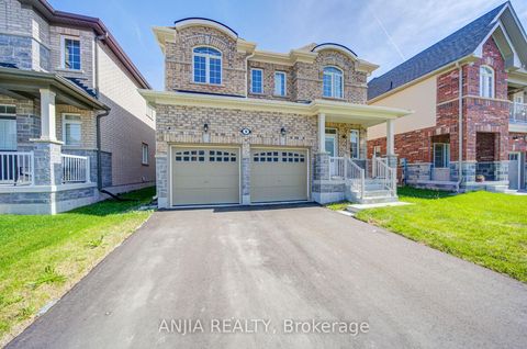 Photo 1 at 9 Cliff Thompson Court, Sutton & Jackson's Point, Georgina