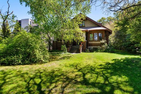 Photo 2 at 187 Ellis Avenue, Swansea, Toronto