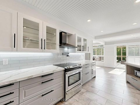 Photo 6 at 25 Waltham Drive, Beaumonde Heights, Toronto