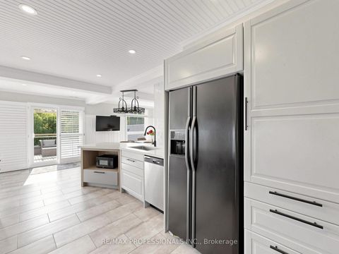 Photo 7 at 25 Waltham Drive, Beaumonde Heights, Toronto