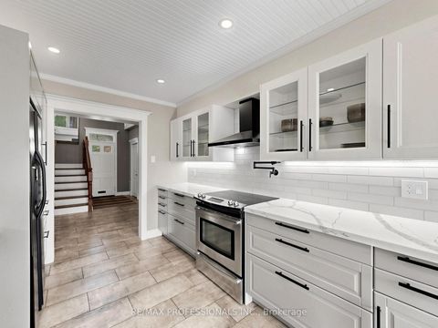 Photo 8 at 25 Waltham Drive, Beaumonde Heights, Toronto