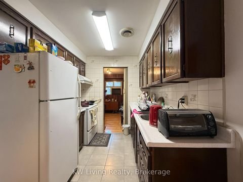 Photo 3 at 25 Yucatan Road, Pleasant View, Toronto