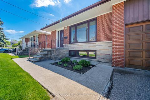 Photo 2 at 99 Scarden Avenue, Sullivan, Toronto