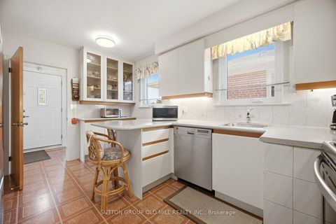 Photo 13 at 99 Scarden Avenue, Sullivan, Toronto