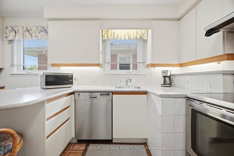 Photo 14 at 99 Scarden Avenue, Sullivan, Toronto