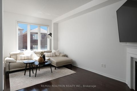 Photo 3 at 104 White Beach Crescent, Patterson, Vaughan