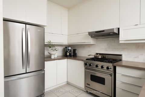 Photo 8 at 104 White Beach Crescent, Patterson, Vaughan