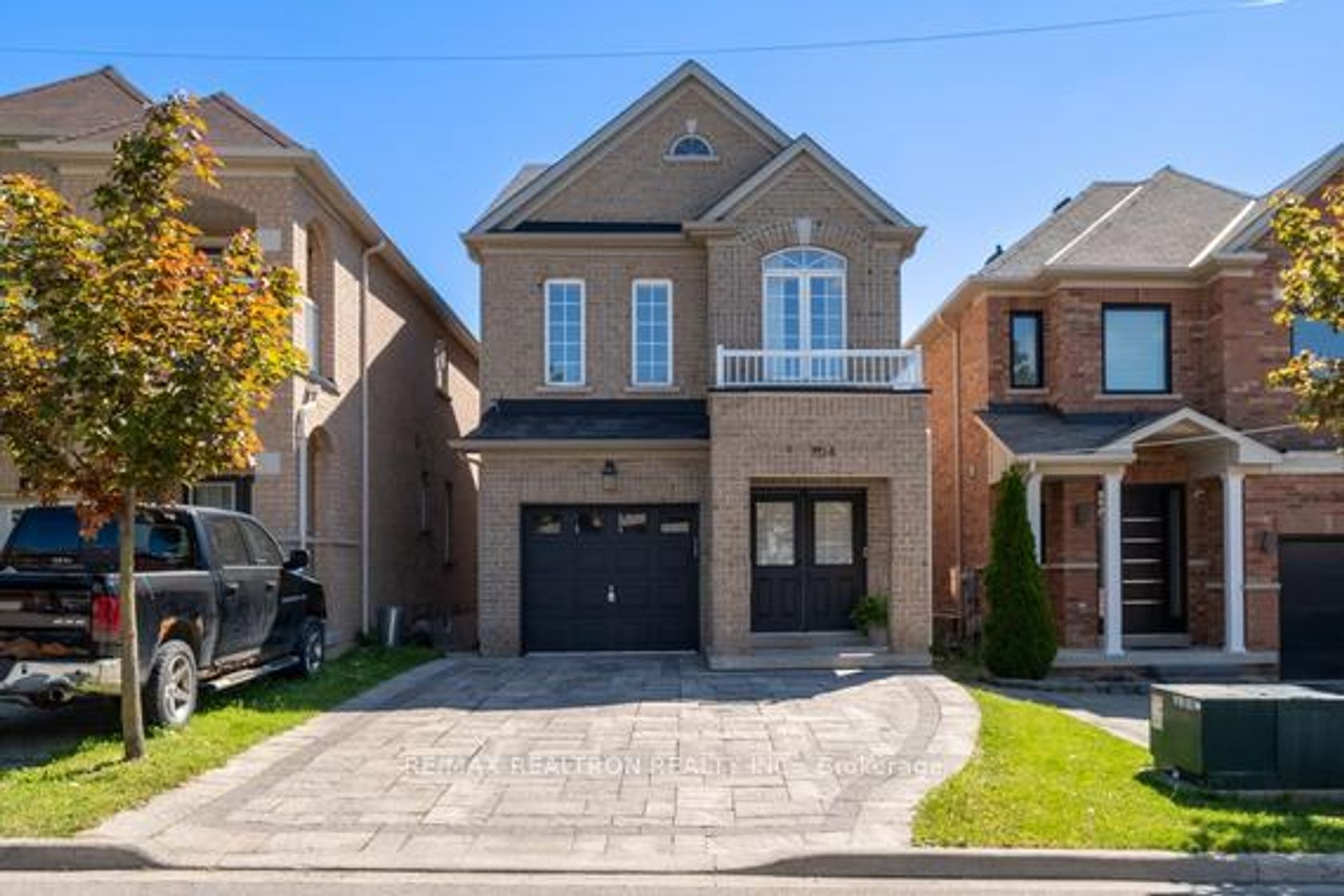 104 White Beach Crescent, Patterson, Vaughan photo number 2