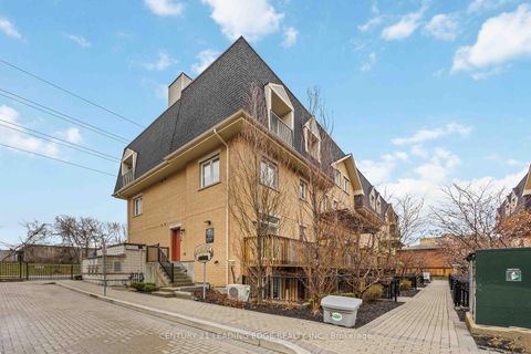 Photo 2 at 121 - 380 Hopewell Avenue, Belgravia, Toronto